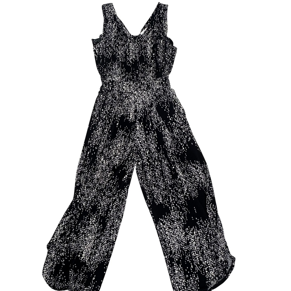 Halston stretch jumpsuit cropped sleeveless lightweight travel black white